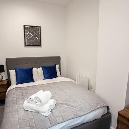 Lovely Open Plan 1 Bedroom Apartment In ボルトン エクステリア 写真