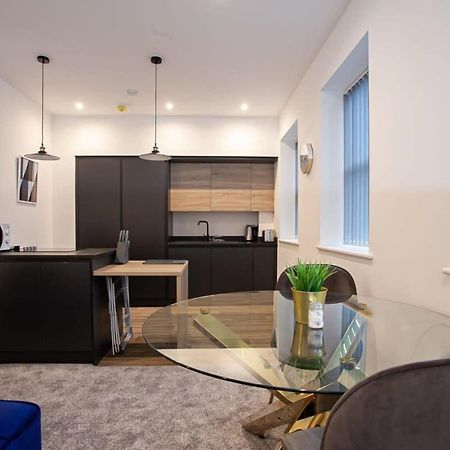 Lovely Open Plan 1 Bedroom Apartment In ボルトン エクステリア 写真