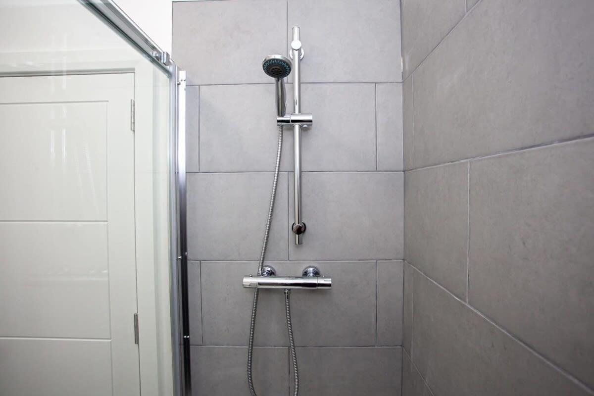 Lovely Open Plan 1 Bedroom Apartment In ボルトン エクステリア 写真