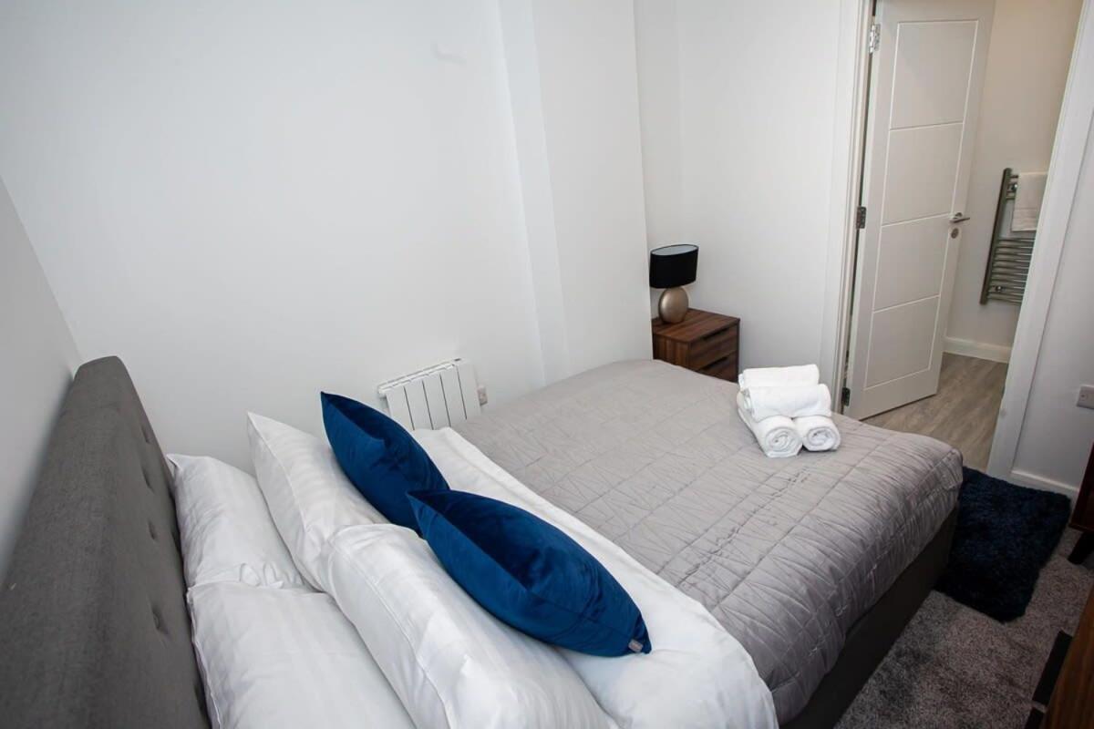 Lovely Open Plan 1 Bedroom Apartment In ボルトン エクステリア 写真