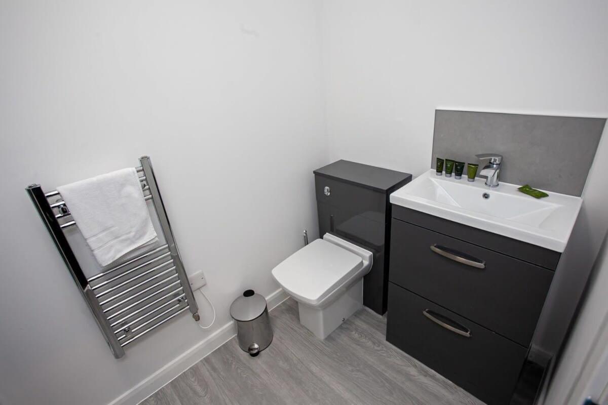 Lovely Open Plan 1 Bedroom Apartment In ボルトン エクステリア 写真