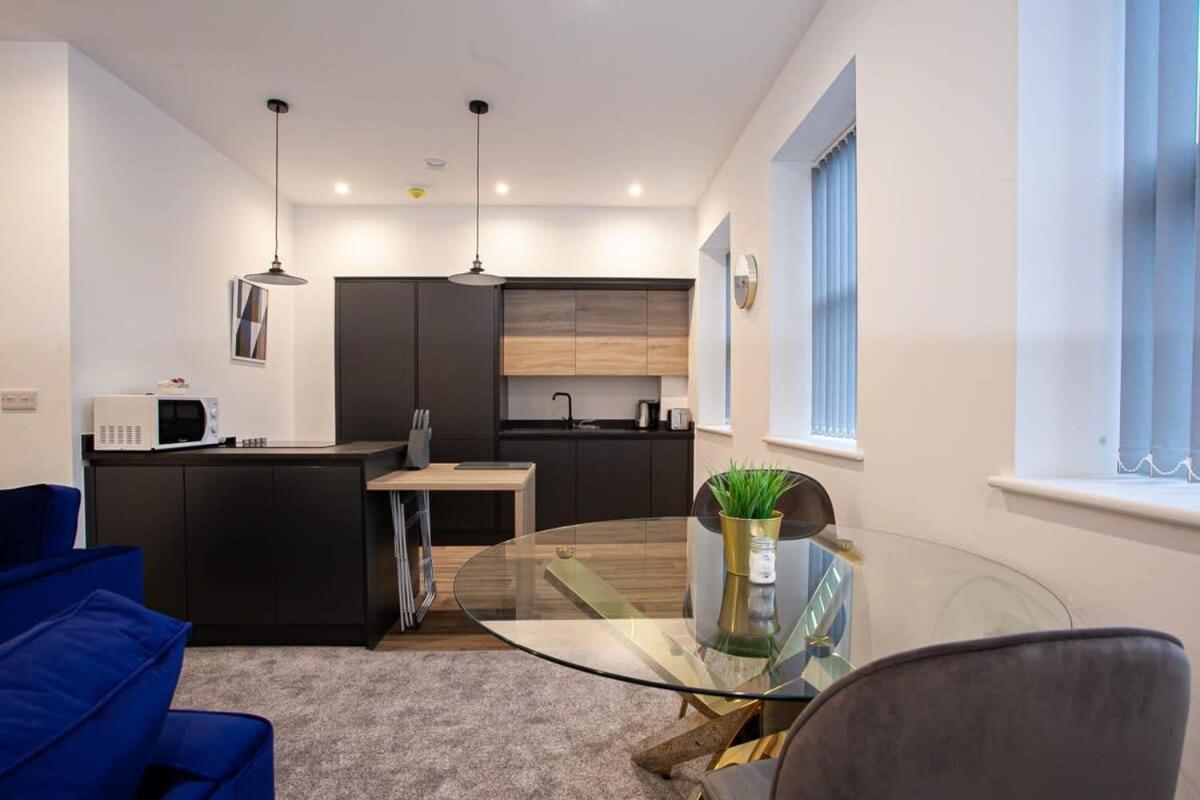 Lovely Open Plan 1 Bedroom Apartment In ボルトン エクステリア 写真