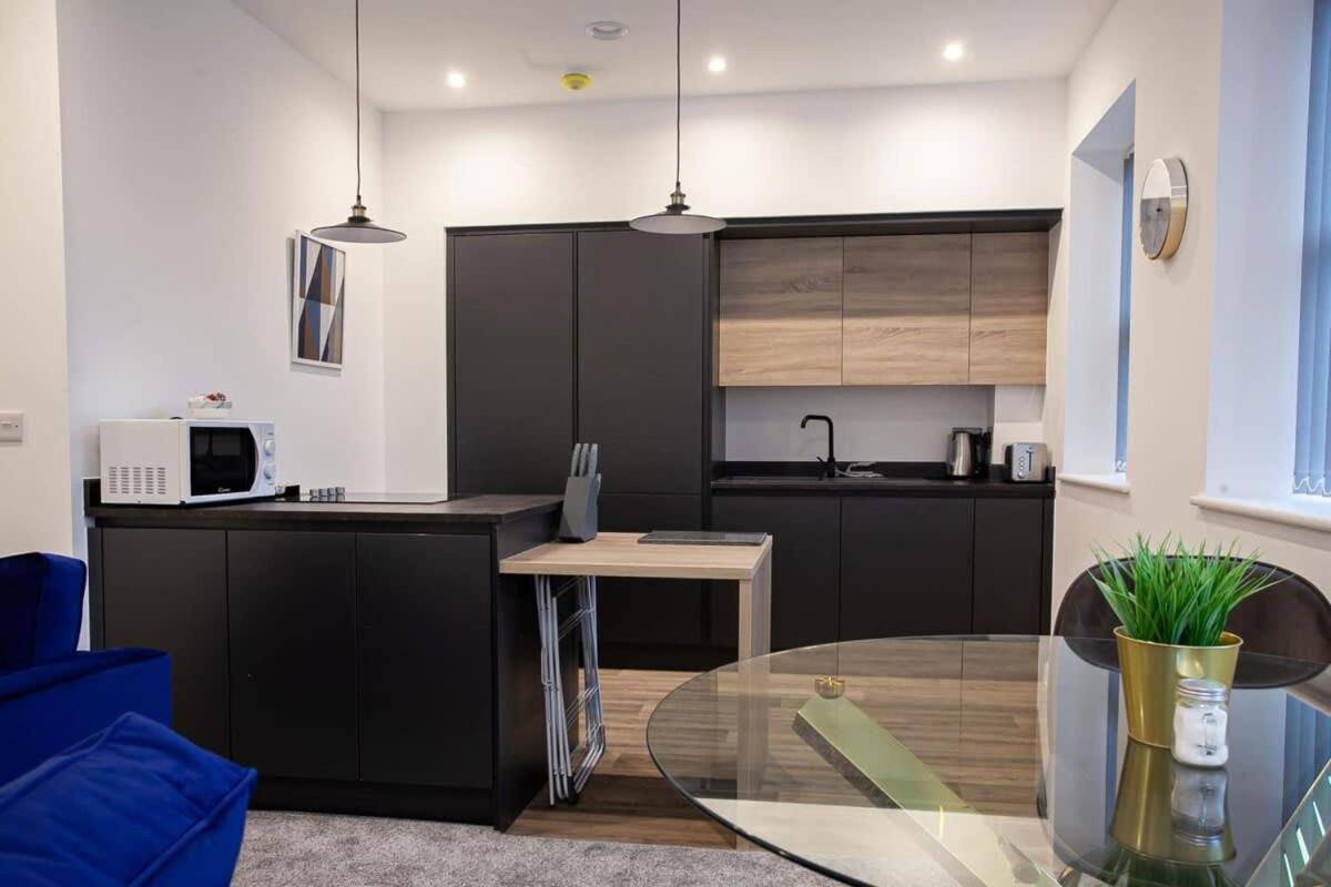 Lovely Open Plan 1 Bedroom Apartment In ボルトン エクステリア 写真