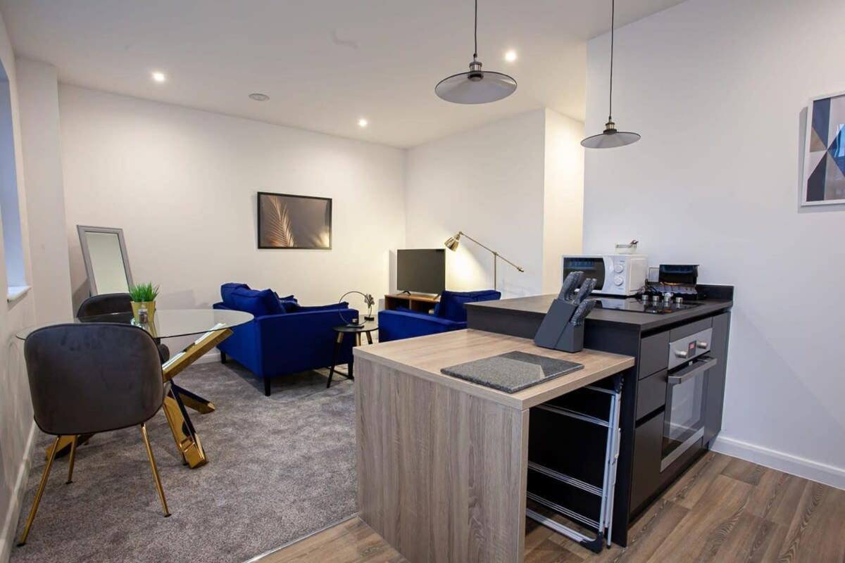 Lovely Open Plan 1 Bedroom Apartment In ボルトン エクステリア 写真