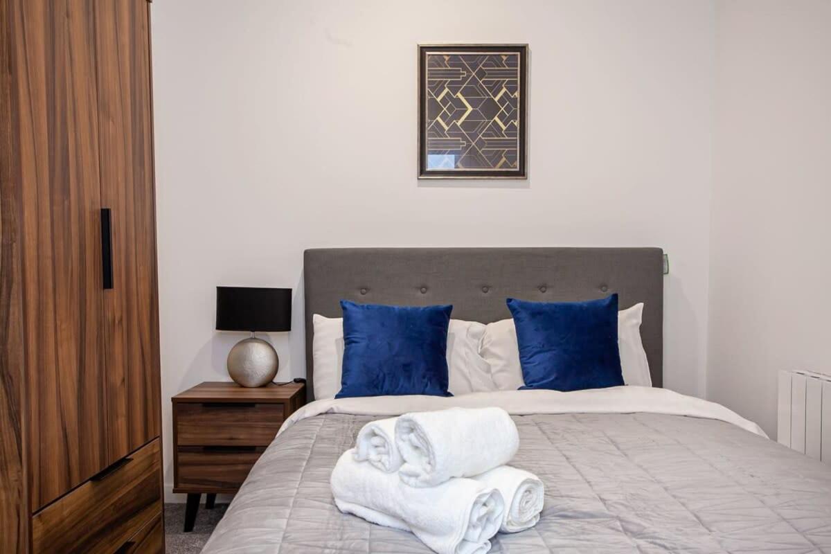 Lovely Open Plan 1 Bedroom Apartment In ボルトン エクステリア 写真