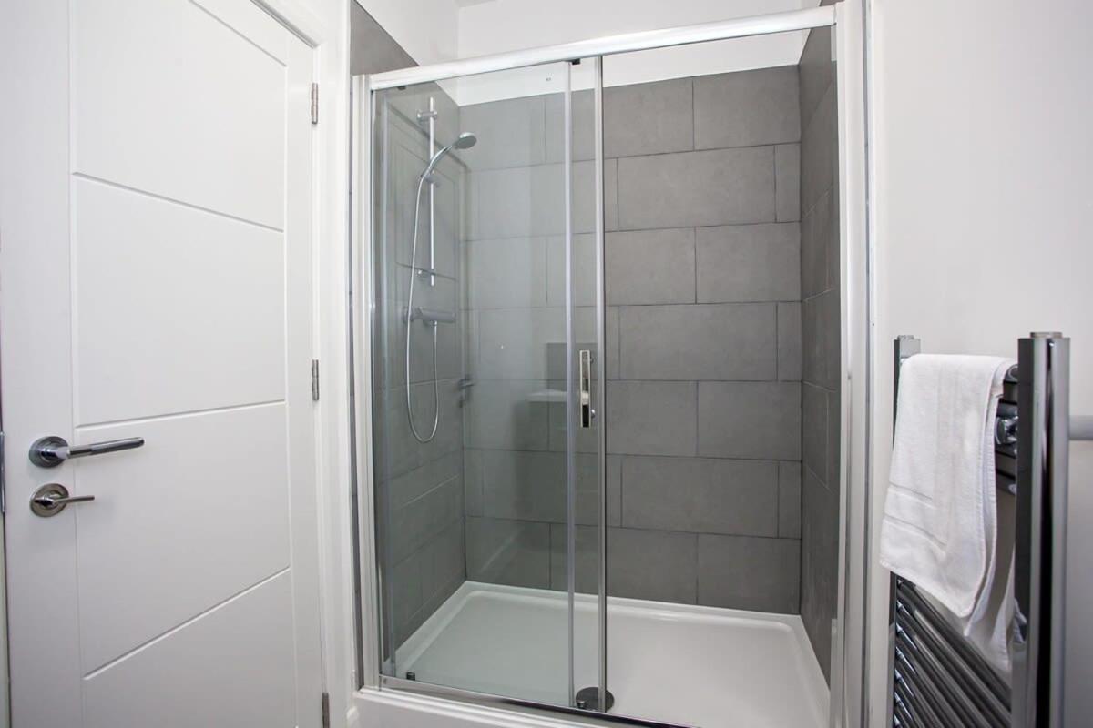 Lovely Open Plan 1 Bedroom Apartment In ボルトン エクステリア 写真